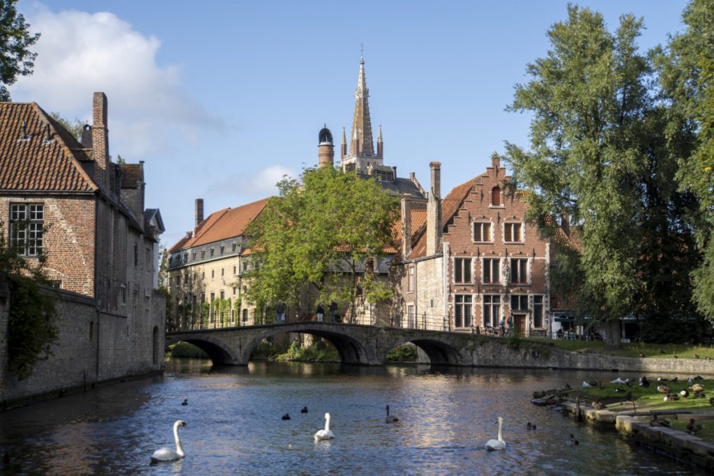 Fraaie steden passeren de revue op de Vlaanderenroute, genomineerd voor de Fietsroute van het Jaar