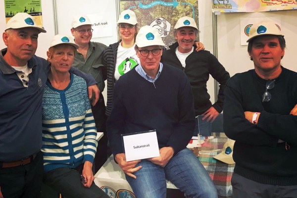 Max Smits te midden van het team van de Sultans Trail