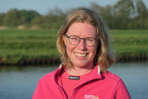 portretfoto Monique van Klaveren, gepassioneerd fietser en schrijfster