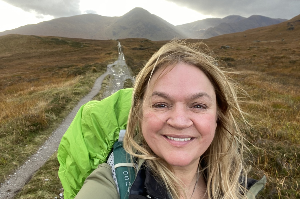 Brigitte Ars op pad in de ruige natuur 