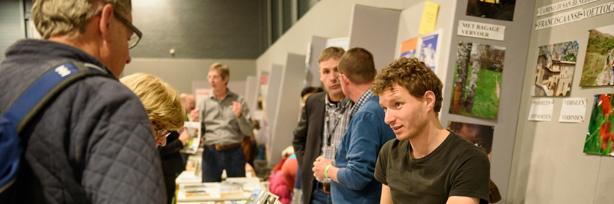 infomarkten op de Fiets en Wandelbeurs; vrijwilligers geven onafhankelijk informatie over bestemmingen, routes en uitrusting