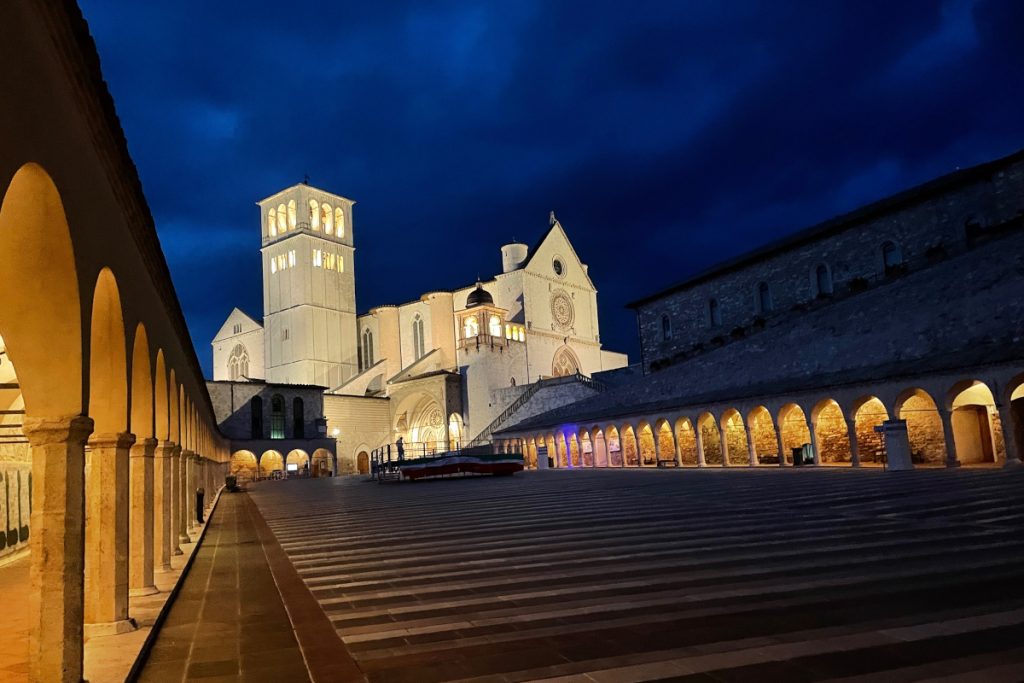 Beschrijving van een wandelroute van Florence via Assisi naar Rome