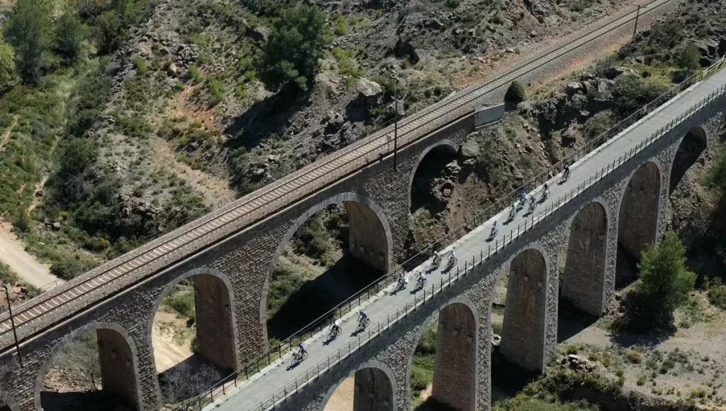 Spoorviaduct van een Via Verde