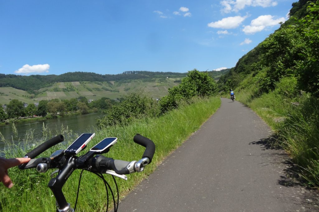 Joost leert je hoe een gps een handig hulpmiddel kan zijn tijdens een fietsvakantie of een wandelreis.