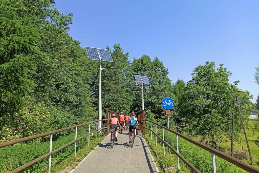De Iron Cycle Trail is een product van grensoverschrijdende samenwerking tussen lokale overheden van Polen en Tsjechië. 