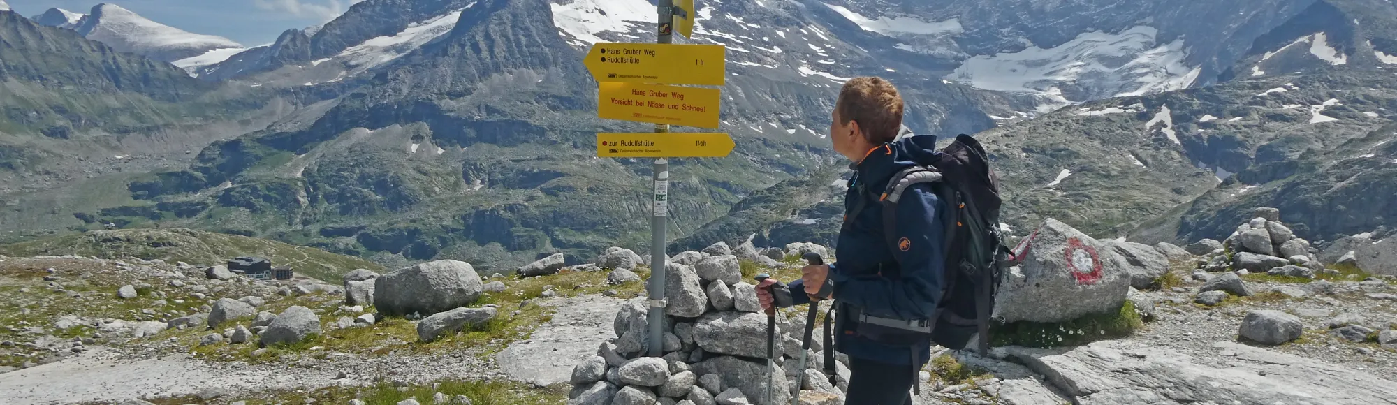 campagnefoto Fiets en Wandelbeurs: wandelaar in de bergen
